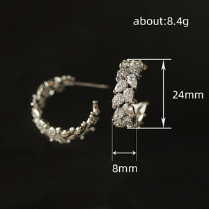 Eleganti Orecchini a Goccia a Forma di Foglia per Donne, Orecchini Pendenti Botanici, Gioielli di Moda per Uso Quotidiano e Feste - Product Image 4