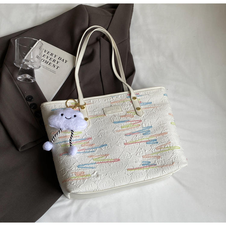 สีขาวนวล