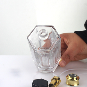 Flaconi di Profumo in Vetro Bianco Trasparente a Righe, Eleganti e Portatili, 30/50/100ml con Erogatore a Pompa e Serigrafia Personalizzata - Product Image 3