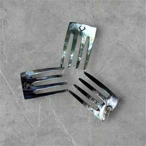 Peigne à cheveux artisanal en corne de buffle de qualité supérieure avec des dents larges et lisses, réduit la casse des cheveux, l'électricité statique et favorise la croissance. - Product Image 1