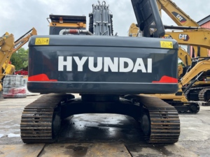 Excavatrice sur chenilles Hyundai 305LC de 30 tonnes, moteur diesel Cummins QSB6.7, certifiée CE EPA, pelle hydraulique - Product Image 2