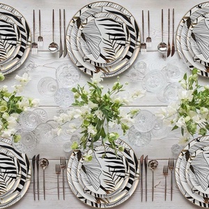 Nouvel arrivage d'ustensiles de cuisine Ensembles de vaisselle en céramique à feuilles noires Ensembles d'assiettes à dîner pour mariage en porcelaine osseuse - Product Image 4