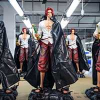 Figurine d'action en PVC de grande taille Shanks aux cheveux rouges, 67 cm, décoration d'anime japonaise, modèle de statue GK avec emballage d'origine, unisexe