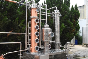Destilador de Whisky/Licores de Vino Dibosh de 200 Litros, Destilación Continua, Motor de Calentamiento Eléctrico de 4.5kW/H - Product Image 6