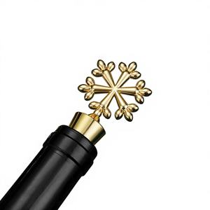 Bouchon de bouteille de vin de Noël créatif, design flocon de neige or argent, logo personnalisé, cadeau en métal élégant pour les occasions festives - Product Image 1