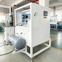 Machine de test de fuites d'air semi-automatique pour fûts en plastique vides de 200 L avec codage laser pour la production de fûts chimiques en PEHD