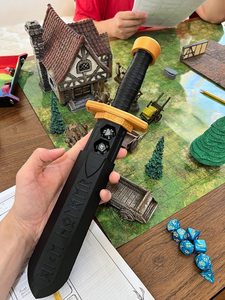 DND-soporte de dados para mazmorras y dragones, caja de dados de sable y espada, regalo de Color personalizado - Product Image 3