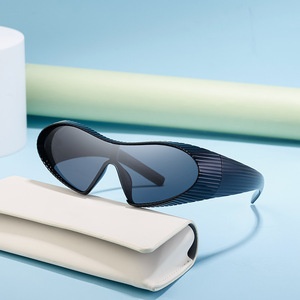 2024 mode <span class=keywords><strong>lunettes</strong></span> <span class=keywords><strong>de</strong></span> <span class=keywords><strong>soleil</strong></span> pour femmes et hommes concepteur surdimensionné plage nuances grand cadre à vendre Protection UV remise en gros - Product Image 2