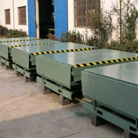 Niveleur de quai hydraulique à plaque épaissie, plateforme d'accostage stable pour l'adaptation à différentes hauteurs de camions et conteneurs