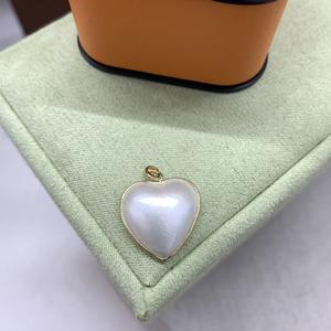 Colgante de Perla Mabe en Forma de Corazón Mabei World, 17 mm, Engaste con Baño de Oro, Joyería Romántica, Amuleto, Regalo Unisex - Product Image 1