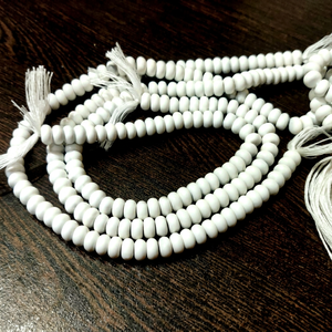 Perles de pierre gemme Howlite blanche mate naturelle en forme de rondelle, vendues par brin, 2 brins de 8 pouces - Product Image 1
