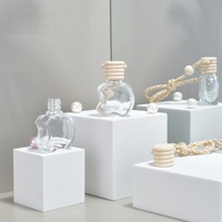 Bouteille diffuseur en verre façonné de 8 ml avec logo personnalisé et bouchon à vis pour aromathérapie automobile