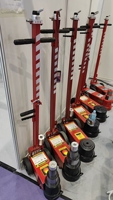 Cric pneumatique pliable LAWRENCE 15T/30T, structure compacte et légère pour un entretien efficace des camions et des voitures particulières