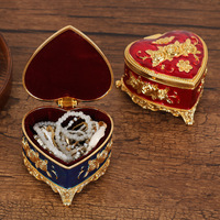 Boîte à bijoux en aluminium de style européen, colorée, motif de roses en forme de cœur, boîte de rangement haut de gamme pour bagues et boucles d'oreilles, finition émaillée