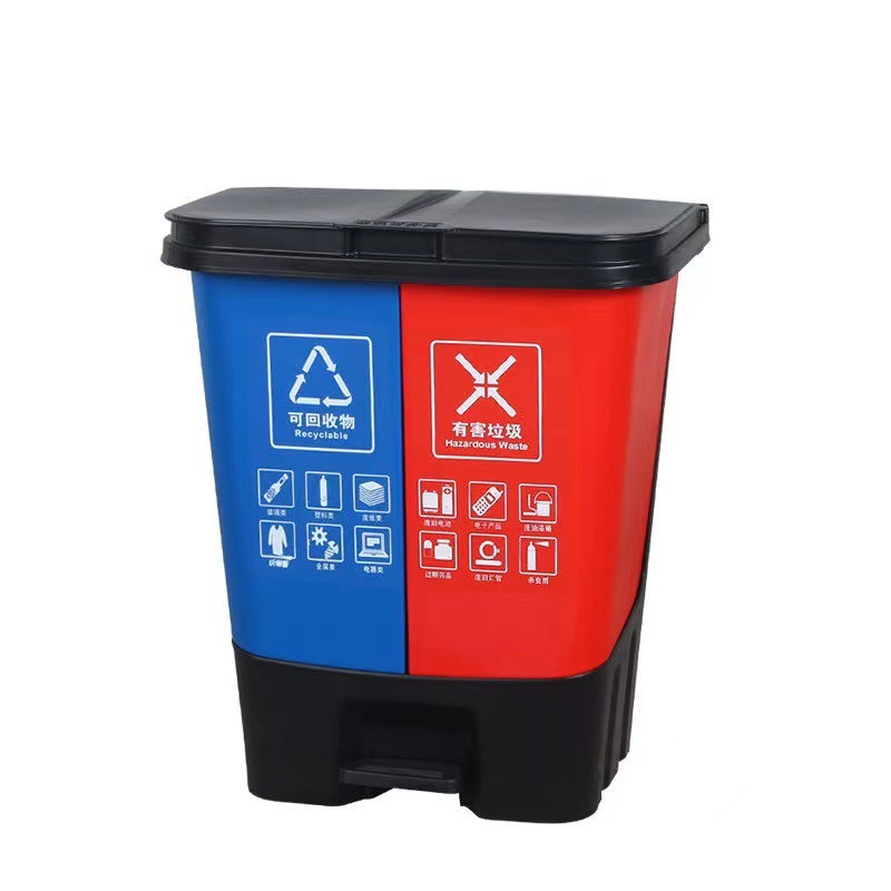 Bleu et rouge (déchets recyclables et dangereux)
