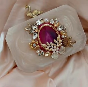 กระเป๋า & กระเป๋าคลัทช์ทำด้วยมือทำจากเรซิ่นสุดหรูถูกสร้างขึ้นอย่างแม่นยำด้วยลวดลายที่สวยงามสีสันที่หลากหลายสำหรับบุคคลที่ใส่ใจในแฟชั่น - Product Image 5