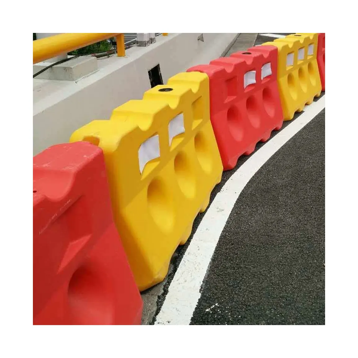 PE Material Molding Traffic Road Safety Plastic Flood Water Filled Barrier