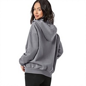 Sweat à capuche zippé OEM uni anthracite pour femme, épaules tombantes, poche avant, vente en gros - Product Image 1