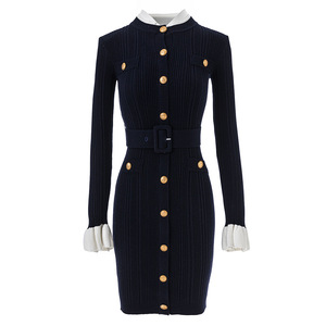 Elegante <span class=keywords><strong>Abito</strong></span> <span class=keywords><strong>in</strong></span> <span class=keywords><strong>Maglia</strong></span> a Coste <span class=keywords><strong>Bordeaux</strong></span> da Donna, Maniche Lunghe, Bottoni Dorati, Cintura, Vestito Aderente Midi con Polsini a Contrasto Bianchi - Product Image 2