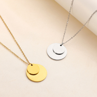 Collier à pendentif en forme de lettre personnalisée en acier inoxydable gravé plaqué or 18 carats simple double pièce ronde
