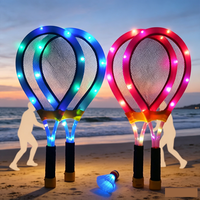Ensemble de badminton lumineux Jumbo avec 2 raquettes et 1 volant, sport de plein air idéal pour le parc, la cour, la pelouse, la plage, le camping