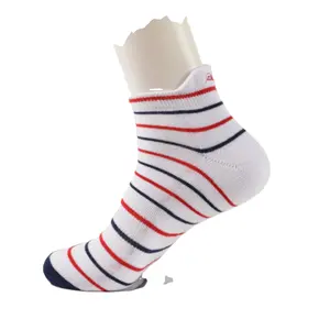 2023热卖时尚模糊黑色红色和白色条纹运动踝袜