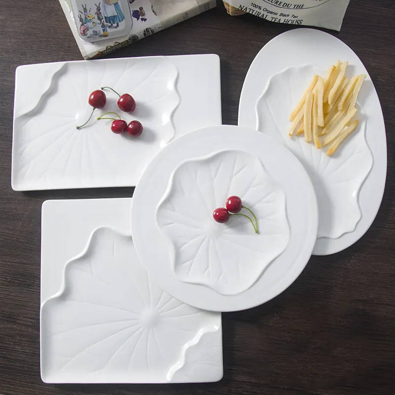 Prato de jantar elegante em porcelana branca para banquetes, conjunto de pratos de cerâmica com desenho de lótus em relevo para restaurantes