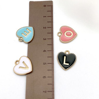 Pendentifs en alliage en forme de double cœur WEGOODZF, émaux colorés, breloques alphabet anglais pour la création de colliers, bracelets et décorations de chaussures