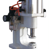 Machine à presser les œillets pneumatiques pour rideaux de tente en bâche flexible à taille variable