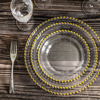 Plateaux de décoration modernes de luxe pour mariage et événements, en plastique transparent perlé avec bord doré, réutilisables et écologiques, 13 pouces