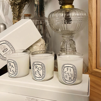 Ensemble de trois bougies parfumées artisanales en cire de soja pour Noël et anniversaires, aux senteurs de baies, rose et figue, avec boîte cadeau et sac