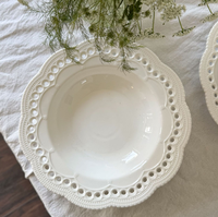 Set Perlengkapan Makan Keramik Putih Bergaya Victoria Prancis dengan Renda Berlubang, Termasuk Piring Dessert, Mangkuk Sup, Piring Makan, Cangkir, dan Tatakan