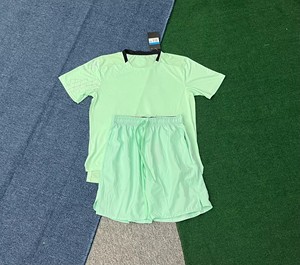 Set di T-shirt e Pantaloncini da Corsa per Uomo di Alta Qualità, Abbigliamento Sportivo ad Asciugatura Rapida e Traspirante - Product Image 3