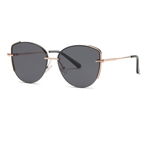 Gafas de Sol Ligeras con Montura Completa de Metal y Nylon Gris UV400, Lentes de PC, Logotipo Personalizado, Protección UV, Moda Nueva - Product Image 1