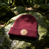 Bonnet en tricot gaufré uni avec revers, logo personnalisé en cuir embossé rond, multicolore, doux et chaud pour l'hiver