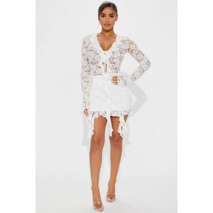 Vestido Mini de Encaje con Escote en V, Estilo Europeo y Americano, Manga Larga, Corte Ajustado - Product Image 2