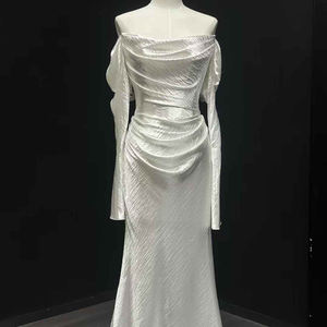 Robe de mariée sirène moderne NT31, longue, florale, brillante, à volants, épaules dénudées, avec appliques en dentelle et cristaux, pour soirée - Product Image 3
