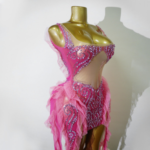 <span class=keywords><strong>Vestido</strong></span> de Malla con Volantes y Pedrería de Cristal <span class=keywords><strong>Rosa</strong></span> Fucsia para Espectáculos de Drag Queen, Actuaciones en Escenario, Festivales y Showgirls - Venta al por Mayor Profesional - Product Image 6