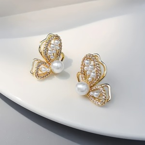 ต่างหูมุกทรงผีเสื้อ Tiyo ชุบทอง 14K โลหะผสมสังกะสี ประดับด้วยไมโครอินเซอร์ท ดีไซน์เรขาคณิต ของขวัญสุดอินเทรนด์สำหรับงานเลี้ยงวันเกิด - Product Image 1