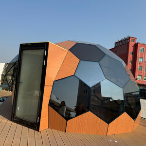 Tienda de cúpula geodésica con energía solar respetuosa con el medio ambiente Glamping Weekend para eventos de lujo al aire libre - Product Image 1