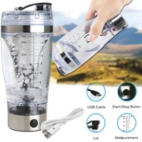 Shaker électrique à vortex pour poudre de fruits à l'intérieur d'une bouteille d'eau avec mélangeur en plastique