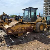 Compacteur vibrant d'occasion de marque américaine CAT CS683E, en bon état de fonctionnement, pour la construction routière, en stock
