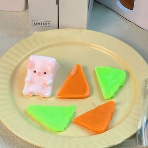 Jouet Squishy Créatif Cochon Sandwich 6cm en TPR, Doux, Collant et Épais, pour Enfants de 5-7 Ans, Anti-Stress et Relaxant, Idéal comme Cadeau - Product Image 3