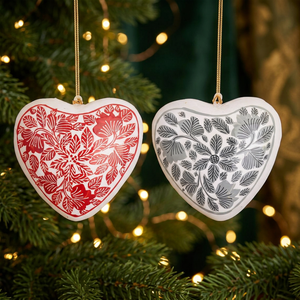 Adornos Navideños Personalizados en Forma de Corazón de Papel Maché Ecológico, Hechos a Mano, Colgantes Decorativos para Árbol de Navidad, Decoración Premium para Fiestas - Product Image 1