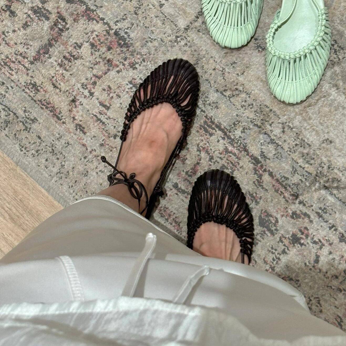 Women's Retro Summer Sandals Hand-Weaved Roman Flat Sandals with Slip-On Closure Fashionable Trendy Loose Fit