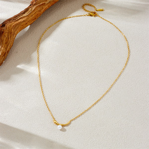 Irregular Pearl Chain Gold Plated Stainless Steel Clavicle Necklace For Women Everyday Wear - Product Image 2