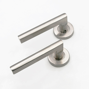 <span class=keywords><strong>Poignée</strong></span> <span class=keywords><strong>de</strong></span> <span class=keywords><strong>porte</strong></span> intérieure en acier inoxydable couleur <span class=keywords><strong>laiton</strong></span> antique, design OEM, 60 mm, pour <span class=keywords><strong>porte</strong></span> principale - Product Image 1