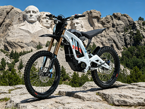 Nouvelle Moto Tout-Terrain Électrique Surron <span class=keywords><strong>Light</strong></span> <span class=keywords><strong>Bee</strong></span> X 10KW 2026, Stock US, 72V 35Ah, Nouvelle Couleur Blanche, Prête à l'Expédition - Product Image 6