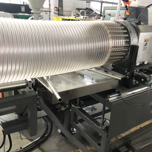 Ligne de production d'extrusion de tuyaux pour camions aspirateurs de copeaux de bois avec fil de cuivre spiralé flexible en PU - Product Image 6