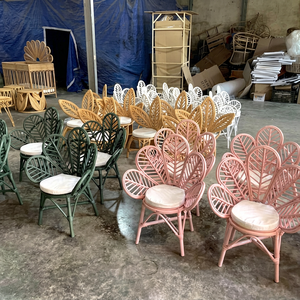 Vente en gros de chaises pour enfants en forme de queue de paon tissées à partir de rotin naturel, meubles pour enfants, bureaux d'étude, chaises de salle à manger - Product Image 1